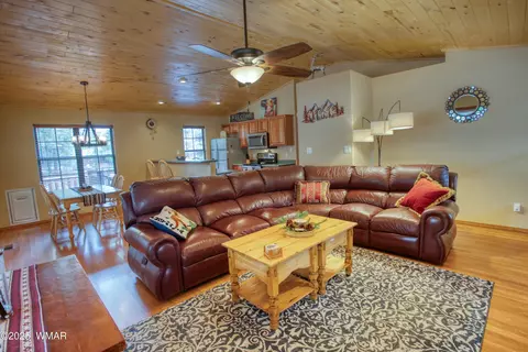 Living - 2706 Palomino Trl, Overgaard, AZ 85933 photo 1 of 3