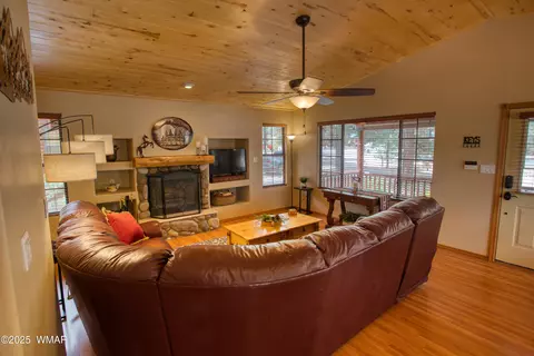 Living - 2706 Palomino Trl, Overgaard, AZ 85933 photo 3 of 3