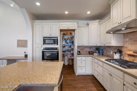 Kitchen - 650 S Genevieve, Eagar, AZ 85925 photo 3 of 4