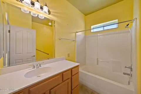 Bath - 2579 W Ridge Rd, Snowflake, AZ 85937 photo 1 of 2