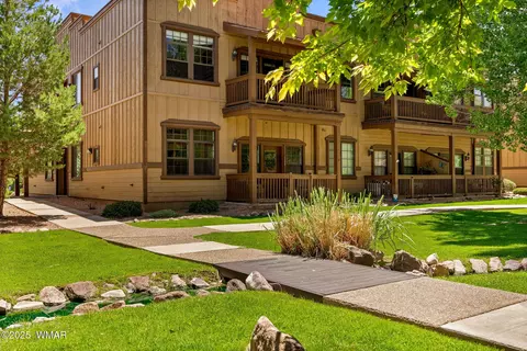 2391 Quarter Horse Trl, Overgaard, AZ 85933