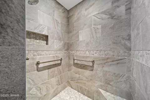 Bath - 289 N Divot Dr, Eagar, AZ 85925 photo 2 of 3