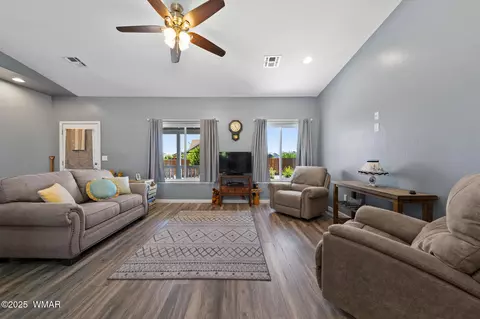 Living - 289 N Divot Dr, Eagar, AZ 85925 photo 1 of 1
