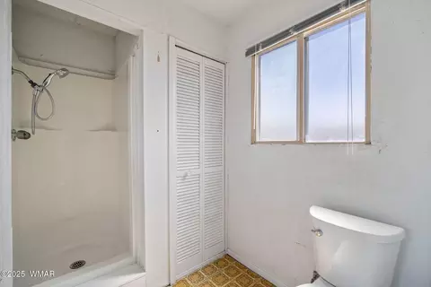 Bath - 1720 E Becker Lane Loop, Springerville, AZ 85938 photo 3 of 5