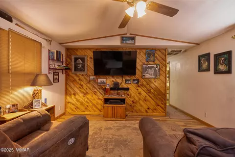 2185 Wildlife Trl, Overgaard, AZ 85933