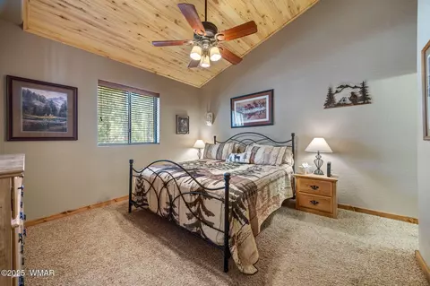 Bedroom - 2860 Moose Trl, Overgaard, AZ 85933 photo 1 of 4