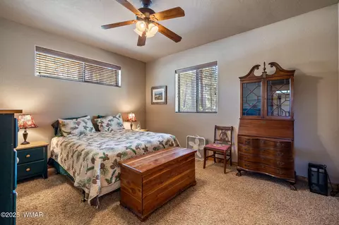 Bedroom - 2860 Moose Trl, Overgaard, AZ 85933 photo 3 of 4