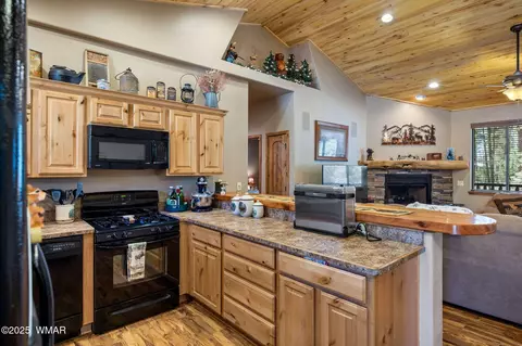 Kitchen - 2860 Moose Trl, Overgaard, AZ 85933 photo 2 of 3