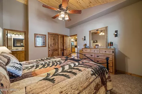 Bedroom - 2860 Moose Trl, Overgaard, AZ 85933 photo 2 of 4
