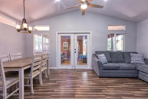 1941 E Mount Lodge Dr, Show Low, AZ 85901