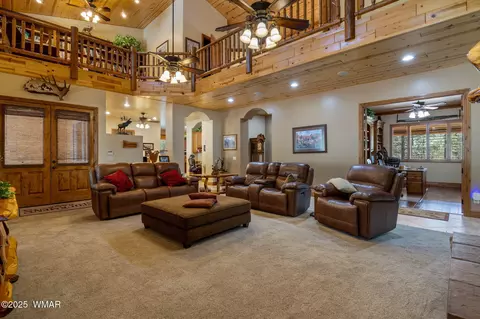2320 Chandelle Ln, Overgaard, AZ 85933