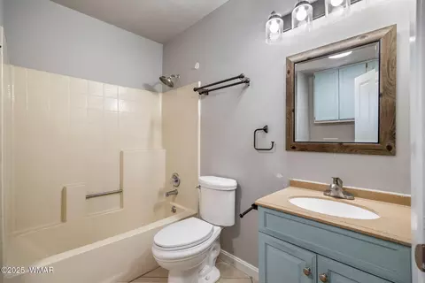 Bath - 255 E 1st Pl, Eagar, AZ 85925 photo 1 of 2