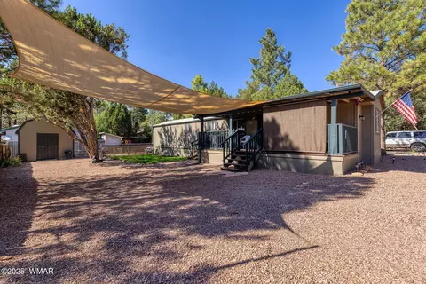 2070 Pinewood Dr, Overgaard, AZ 85933