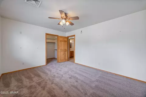 Bedroom - 2208 Meadow Ln, Overgaard, AZ 85933 photo 2 of 4