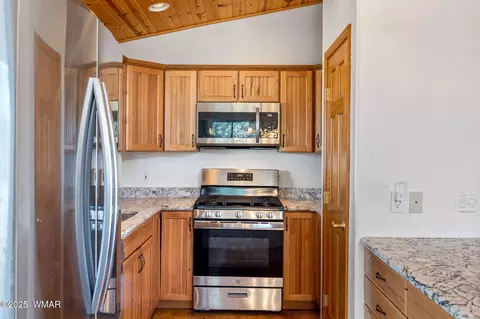 Kitchen - 2208 Meadow Ln, Overgaard, AZ 85933 photo 2 of 3
