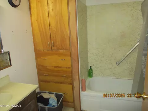 Bath - 2896 Verde Rd, Overgaard, AZ 85933 photo 1 of 2