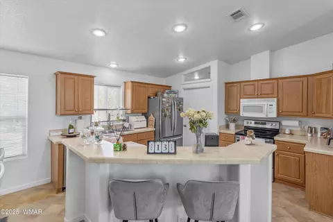 2327 N North, Vernon, AZ 85940