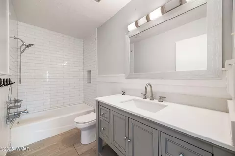 Bath - 1095 W 7th Ln, Eagar, AZ 85925 photo 3 of 3