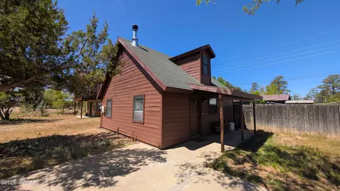 Exterior - 3390 Apache Dr, Overgaard, AZ 85933 photo 2 of 5