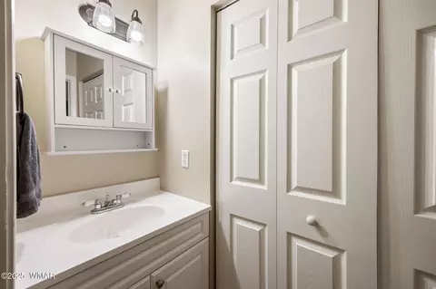 Bath - 3390 Apache Dr, Overgaard, AZ 85933 photo 1 of 2