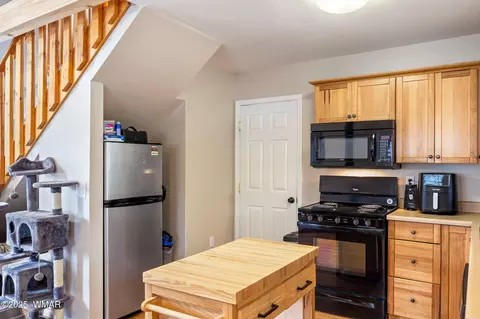 Kitchen - 3390 Apache Dr, Overgaard, AZ 85933 photo 1 of 2