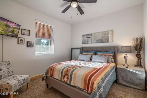 Bedroom - 2728 Bain Trl, Overgaard, AZ 85933 photo 7 of 8