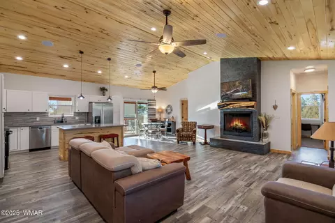 Living - 2728 Bain Trl, Overgaard, AZ 85933 photo 2 of 2
