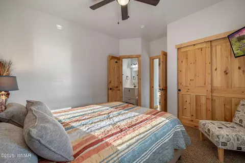 Bedroom - 2728 Bain Trl, Overgaard, AZ 85933 photo 8 of 8