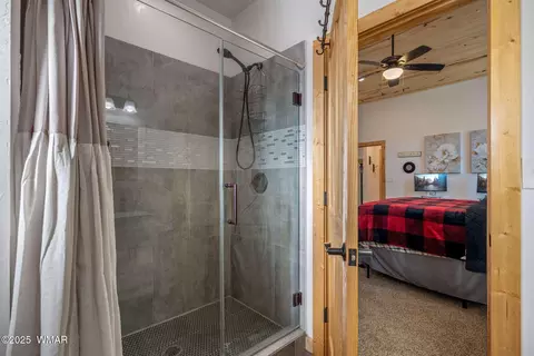 Bath - 2728 Bain Trl, Overgaard, AZ 85933 photo 2 of 5