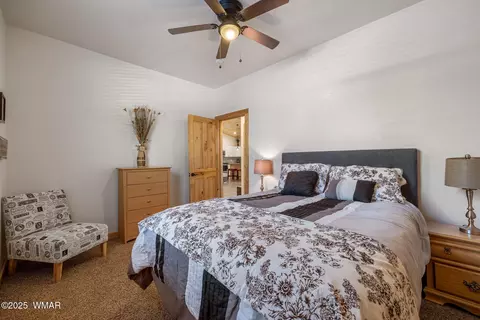 Bedroom - 2728 Bain Trl, Overgaard, AZ 85933 photo 4 of 8