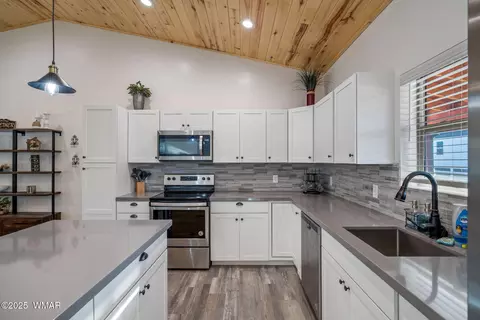 Kitchen - 2728 Bain Trl, Overgaard, AZ 85933 photo 2 of 3