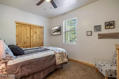 Bedroom - 2728 Bain Trl, Overgaard, AZ 85933 photo 3 of 8
