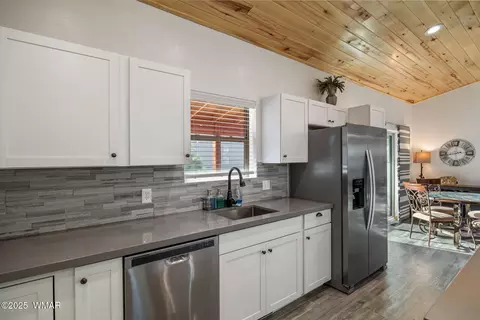 Kitchen - 2728 Bain Trl, Overgaard, AZ 85933 photo 3 of 3