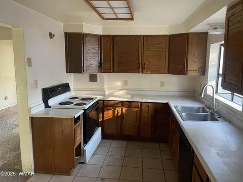 Kitchen - 177 N 1st St, Snowflake, AZ 85937 photo 1 of 2