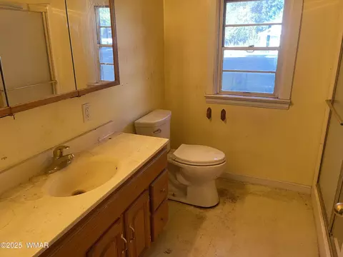 Bath - 177 N 1st St, Snowflake, AZ 85937 photo 1 of 2