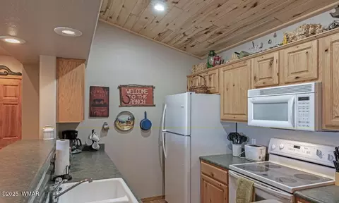 Kitchen - 2718 Bain Trl, Overgaard, AZ 85933 photo 1 of 3