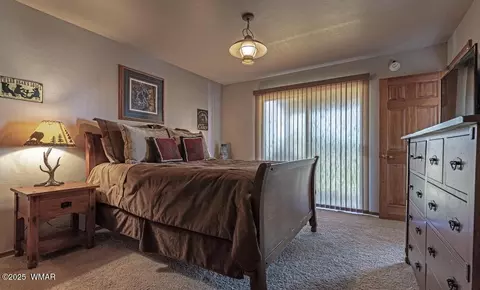 Bedroom - 2718 Bain Trl, Overgaard, AZ 85933 photo 1 of 2