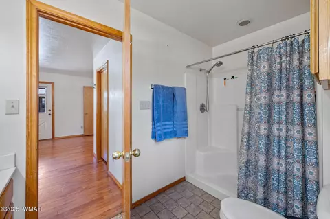 Bath - 2232 Eagle Ln, Heber, AZ 85928 photo 3 of 5