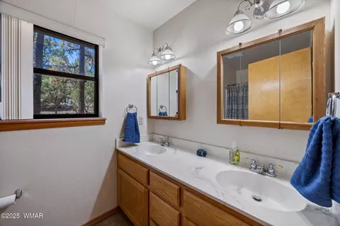 Bath - 2232 Eagle Ln, Heber, AZ 85928 photo 2 of 5