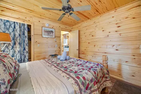 Bedroom - 2755 Fox Trl, Overgaard, AZ 85933 photo 2 of 4
