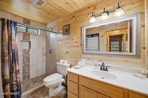Bath - 2755 Fox Trl, Overgaard, AZ 85933 photo 1 of 1