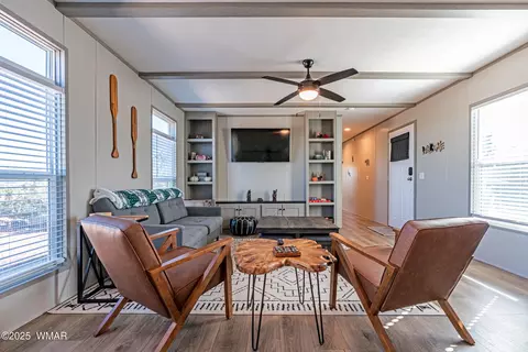 8716 Cox Dr, Show Low, AZ 85901