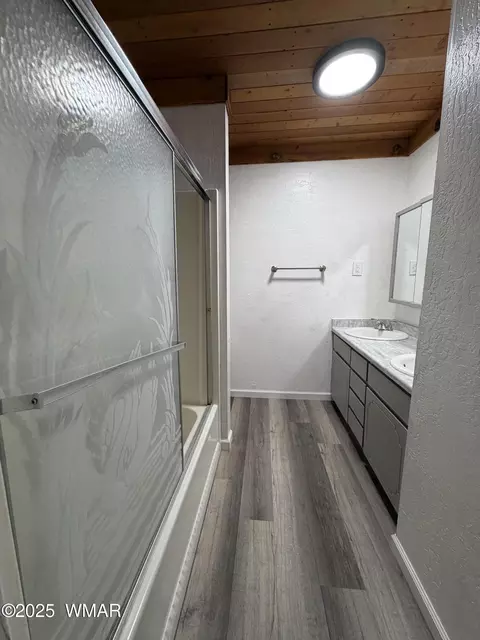 Bath - 1647 E Becker Ln, Springerville, AZ 85938 photo 1 of 3