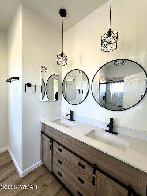 Bath - 160 Sandtrap Dr, Eagar, AZ 85925 photo 1 of 4