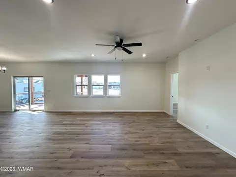 Living - 160 Sandtrap Dr, Eagar, AZ 85925 photo 2 of 3