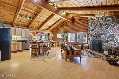 8789 Country Club Dr, Pinetop, AZ 85935