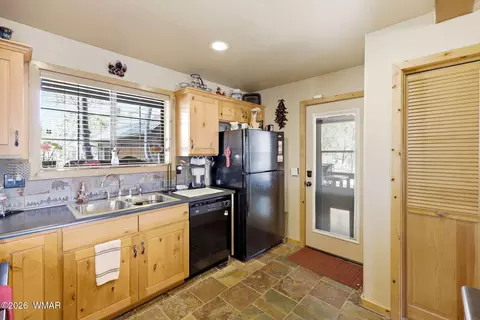 Kitchen - 2337 Puma Cir, Overgaard, AZ 85933 photo 3 of 3