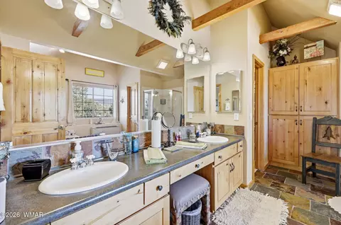 Bath - 2337 Puma Cir, Overgaard, AZ 85933 photo 2 of 4