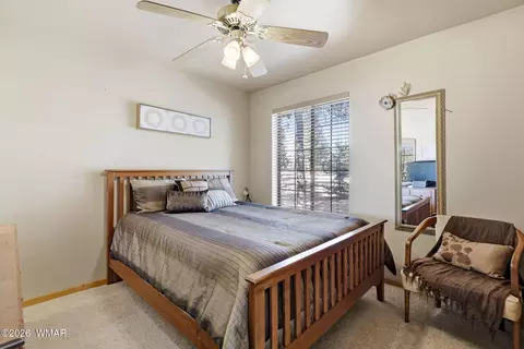 Bedroom - 2337 Puma Cir, Overgaard, AZ 85933 photo 2 of 6