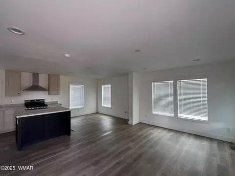 Living - 4129 Apache Rd, Snowflake, AZ 85937 photo 1 of 2